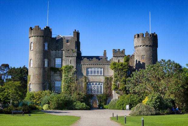 Malahide Castle near Dublin (Bild: iStock) Malahide Castle near Dublin